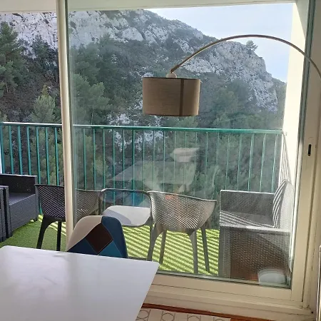Apartment Vue Et Montagne Dans Parc Du Roy D'espagne, Up To 7 People