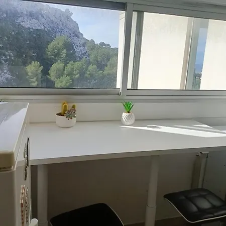 Apartment Vue Et Montagne Dans Parc Du Roy D'espagne, Up To 7 People Marseille